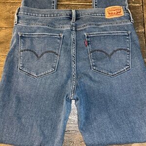 Women’s Levi’s 720 High Rise Super Skinny Jeans 32x30 EUC Material So Soft